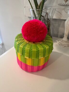 Anthropologie Woven Basket w Lid & 4 Cloth Napkins - Picnic / Outdoor Set